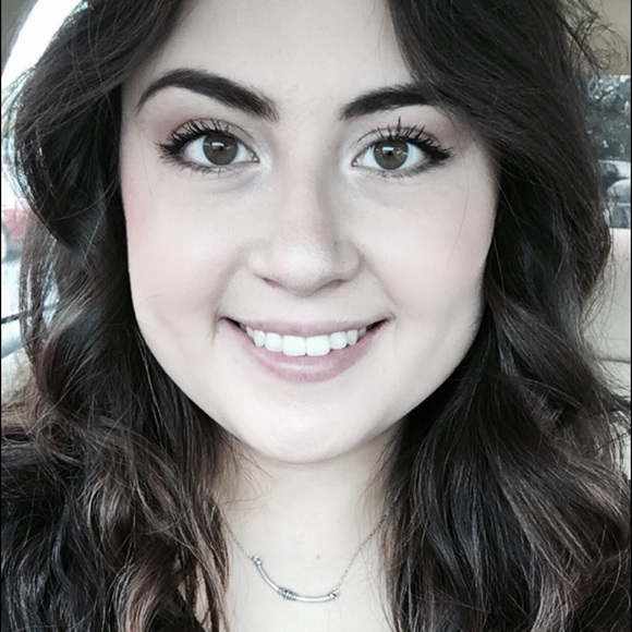 Profile Picture of Daniela Reyes (@danireyes37) on Poshmark