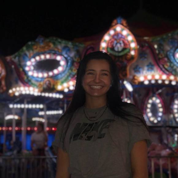 Profile Picture of Anna Mikesic (@annamikesic) on Poshmark