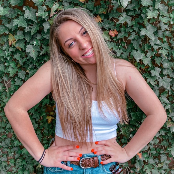 Profile Picture of Annie Tibbels (@annietibbs) on Poshmark