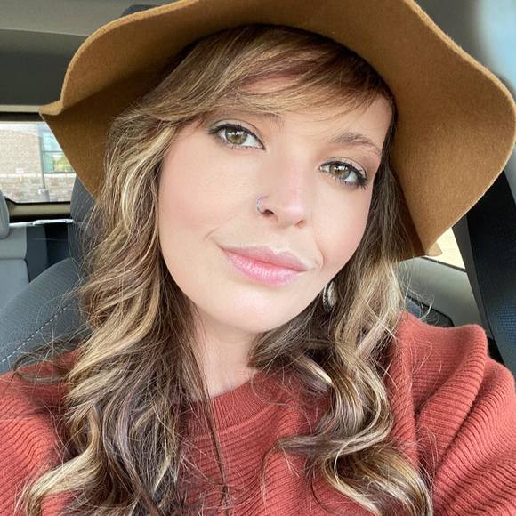 Profile Picture of Cassandra Gilliam (@casserole276) on Poshmark