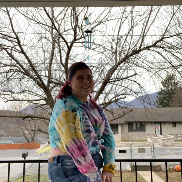 Profile Picture of Jada Shanholtz (@jadashanholtz) on Poshmark