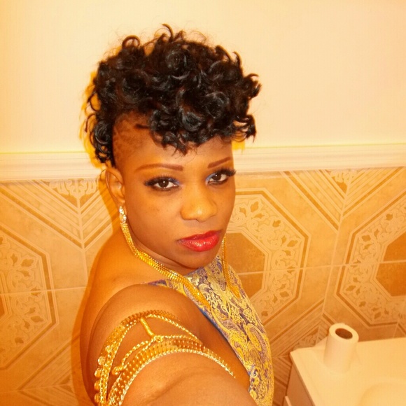 Profile Picture of Kerryann Matthews (@brittanya02) on Poshmark