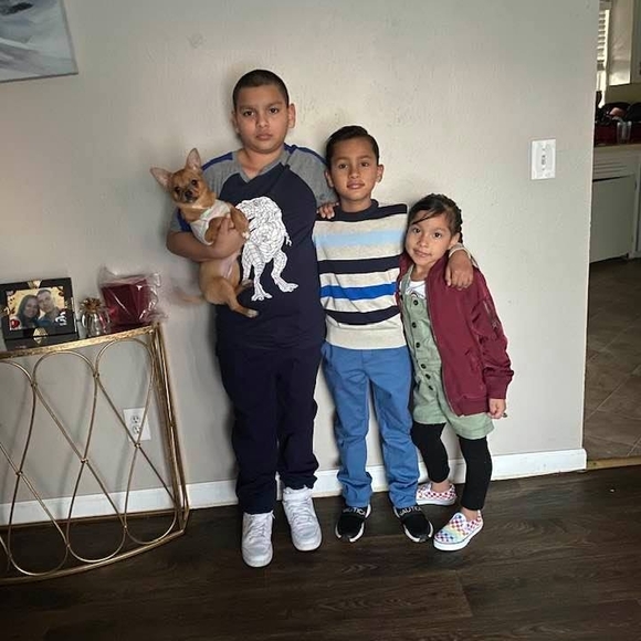 Profile Picture of Paula Arreola valdivias (@paulaarreola791) on Poshmark