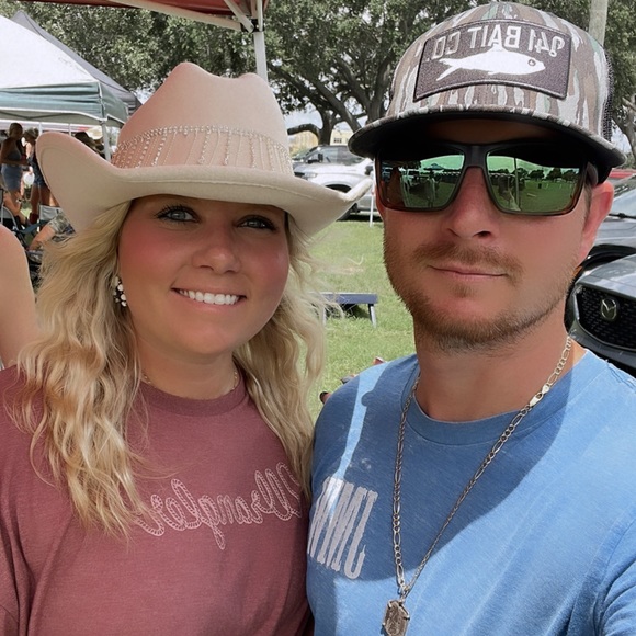 Profile Picture of Jillian Leonard (@jleonard8231) on Poshmark