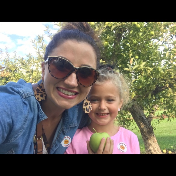 Profile Picture of Dawn Haitz (@sldhaitz) on Poshmark