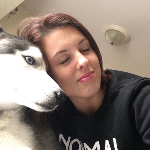 Profile Picture of Stephanie Miconi (@smiconi) on Poshmark