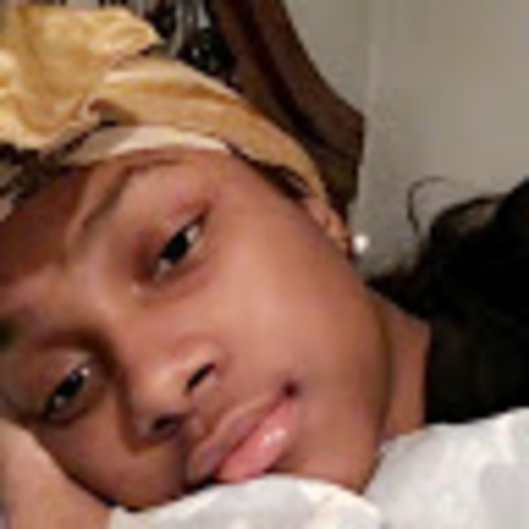 Profile Picture of Deshae Eubank (@deshaeeubank22) on Poshmark