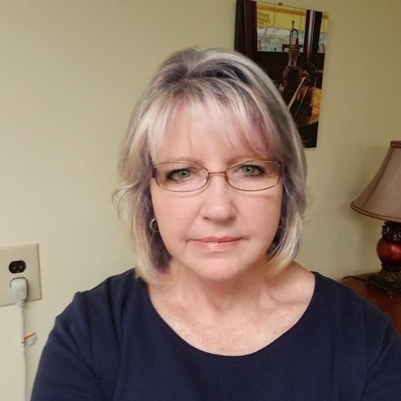 Profile Picture of Sharon Cramer (@scramer67) on Poshmark