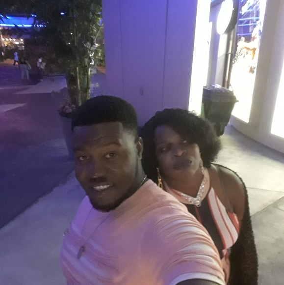 Profile Picture of Malary Malary (@delsonmalary) on Poshmark