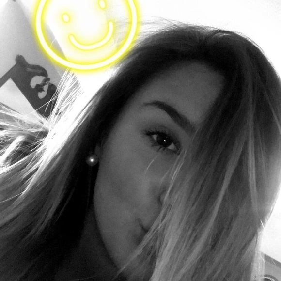 Profile Picture of Breely Gillim (@bgillim) on Poshmark