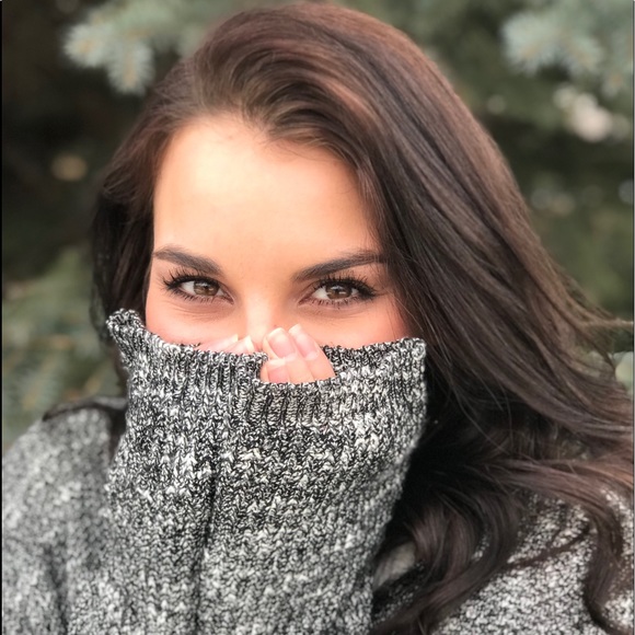 Profile Picture of Peyton Bodemann (@pbodemann99) on Poshmark