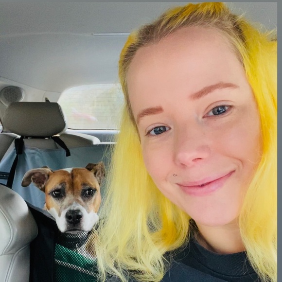 Profile Picture of Jillian Shenkel (@jillian_shenkel) on Poshmark