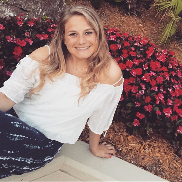 Profile Picture of Hannah Vandenbossche (@hanvan21) on Poshmark