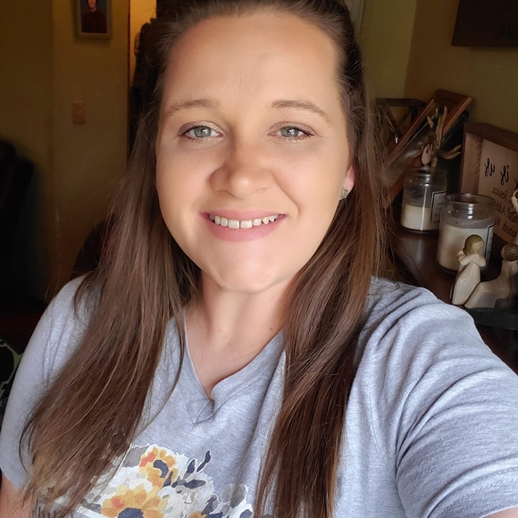 Profile Picture of Jessica Dyals (@jdyals) on Poshmark