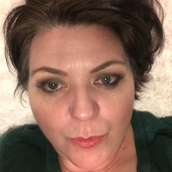 Profile Picture of Kim Halpern (@kimhalpern9317) on Poshmark