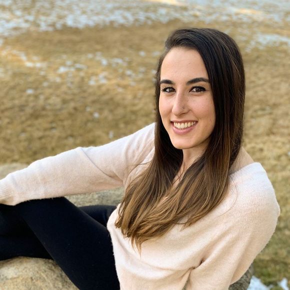 Profile Picture of Jackie Sideris (@jackiesideris) on Poshmark