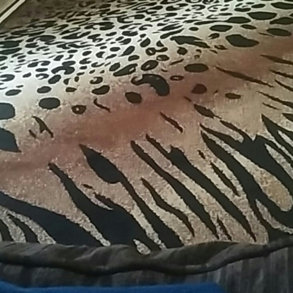 Profile Picture of Ivanna Luna (@ivannaluna16) on Poshmark