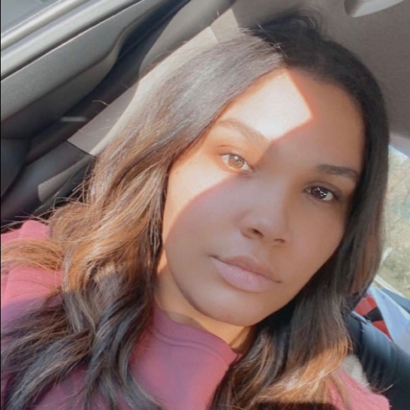 Profile Picture of Amber Ayala (@amberaaayala) on Poshmark