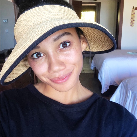 Profile Picture of Veronica Bryant (@veronicabry) on Poshmark