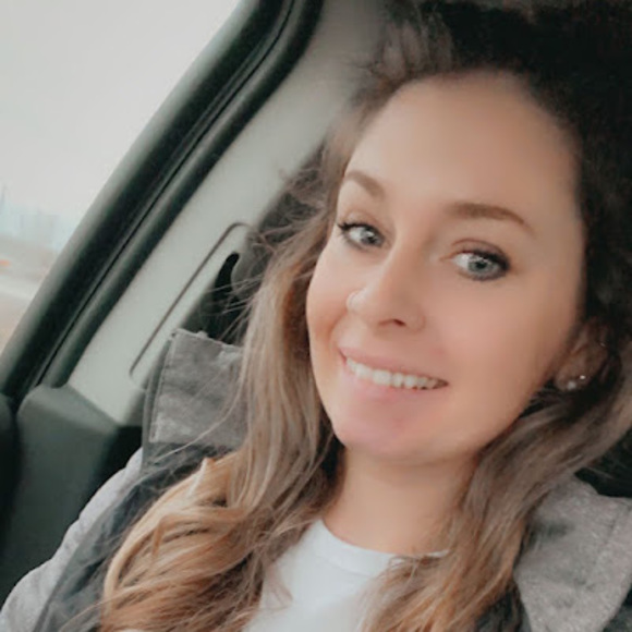 Profile Picture of Shannon Larsen (@sll91977) on Poshmark