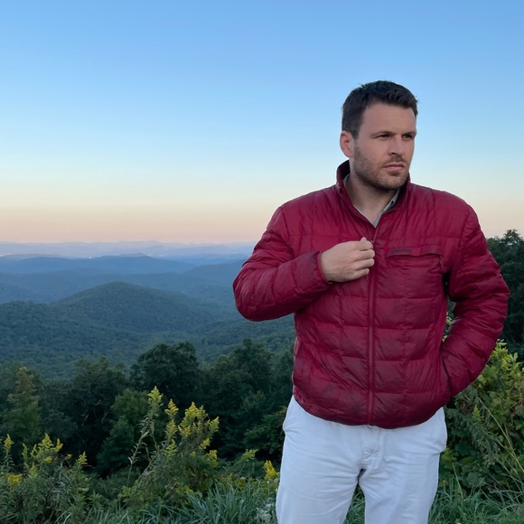 Profile Picture of Scott Davis (@scottuad) on Poshmark