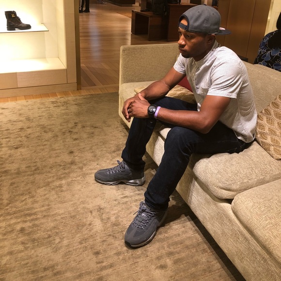 Profile Picture of Raymond Sharp (@flyalway5) on Poshmark