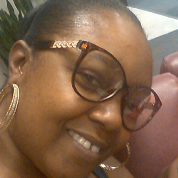 Profile Picture of Demetrice Campbell (@aprilshowers33) on Poshmark