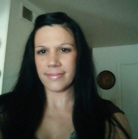 Profile Picture of Whitney Mathews (@whitl1981) on Poshmark