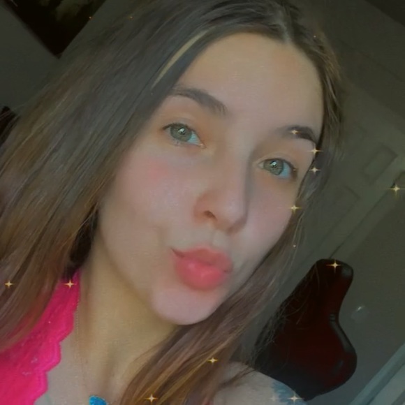 Profile Picture of Kaley Carter (@kaleycarter1_) on Poshmark