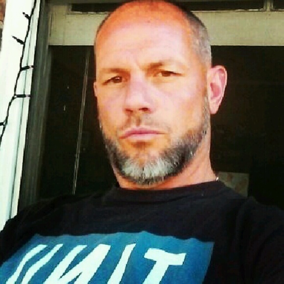 Profile Picture of Daniel Gosnell (@daniel39) on Poshmark