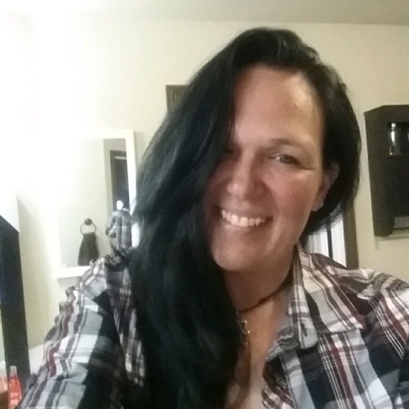 Profile Picture of Renee Rehmert (@akcmal66) on Poshmark