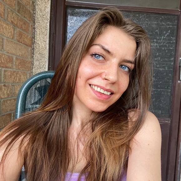 Profile Picture of Joelle Brennan (@joelle_brennan) on Poshmark