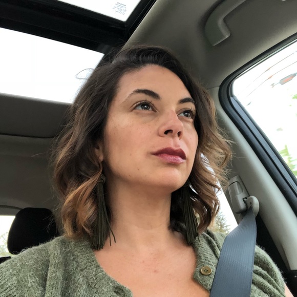 Profile Picture of Maxine Josie (@maxinejosie) on Poshmark