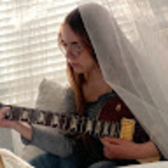 Profile Picture of Autumn Jessel (@autumnjessel) on Poshmark