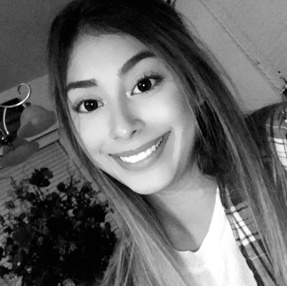 Profile Picture of Bianca Grajeda (@biancagrajeda) on Poshmark