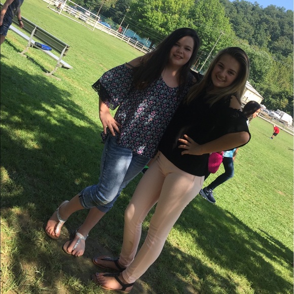 Profile Picture of Taylor Craddock-stowers (@tstowers2017) on Poshmark