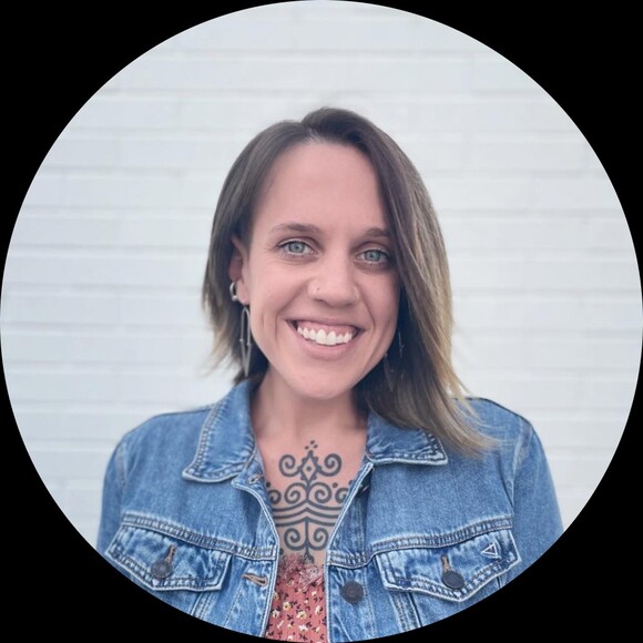 Profile Picture of Leah Chutz (@leahchutz) on Poshmark