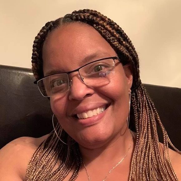 Profile Picture of Danielle Reid (@dmreid72) on Poshmark