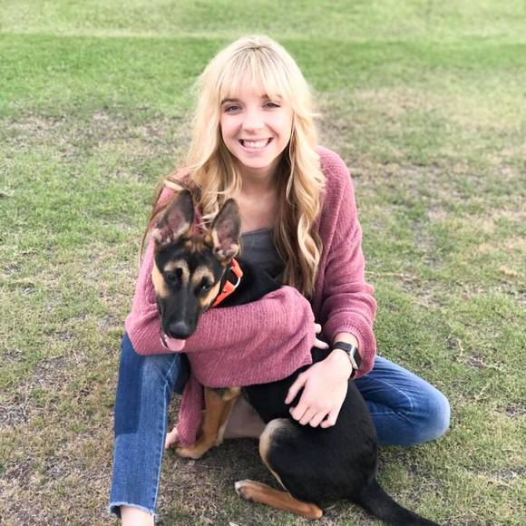 Profile Picture of Haley Mears (@haley_mears) on Poshmark