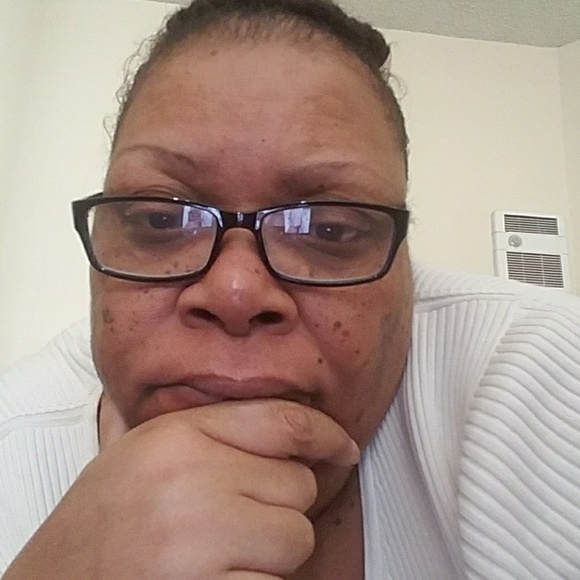 Profile Picture of Alice Hunter (@oreousone) on Poshmark