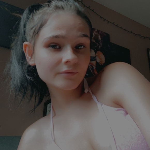 Profile Picture of Caylin Hunsicker (@caylin_h) on Poshmark