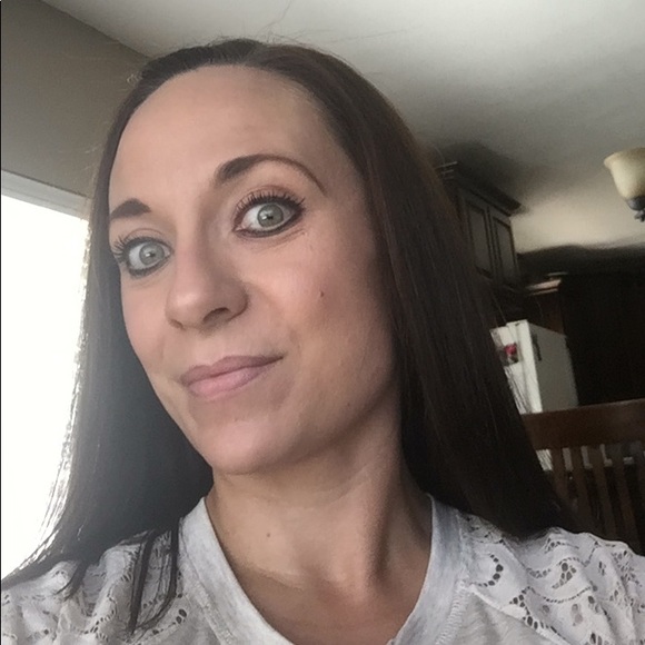 Profile Picture of Dena Whetten (@djoy1981) on Poshmark