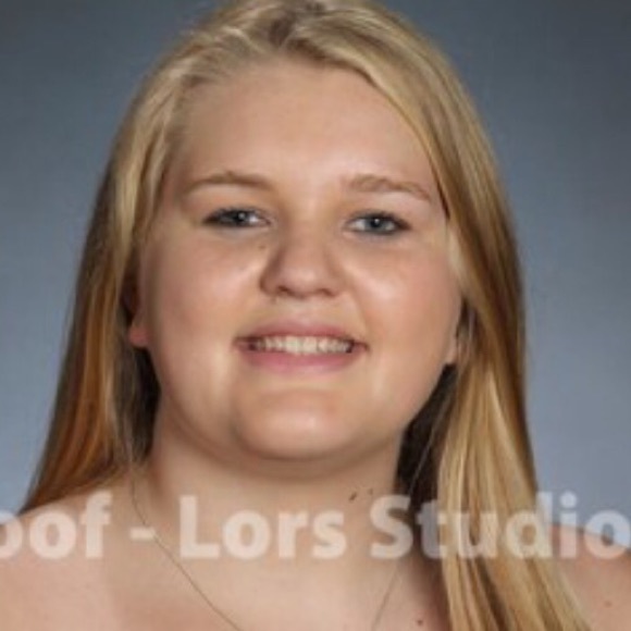 Profile Picture of Noelle Halpin (@noners98) on Poshmark