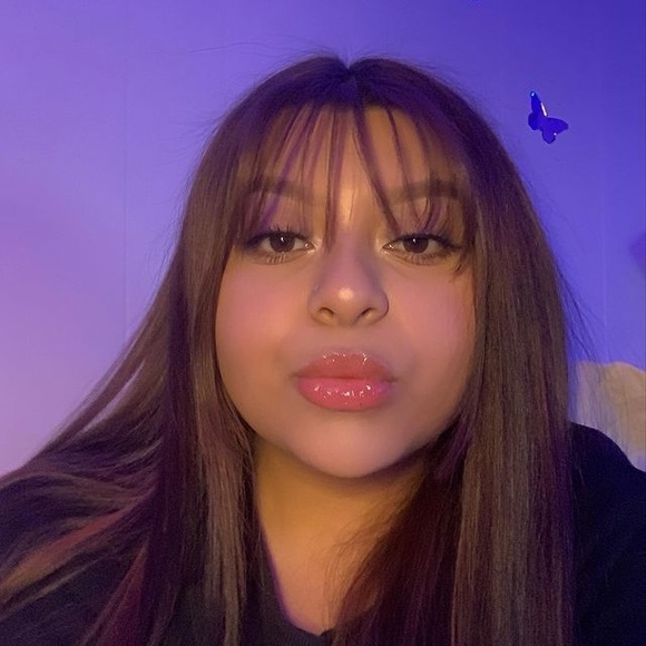 Profile Picture of Analy Analy (@jocelynoxalle) on Poshmark