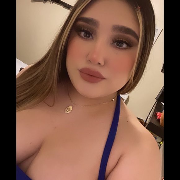 Profile Picture of Amanda Quintanilla (@adnama29) on Poshmark