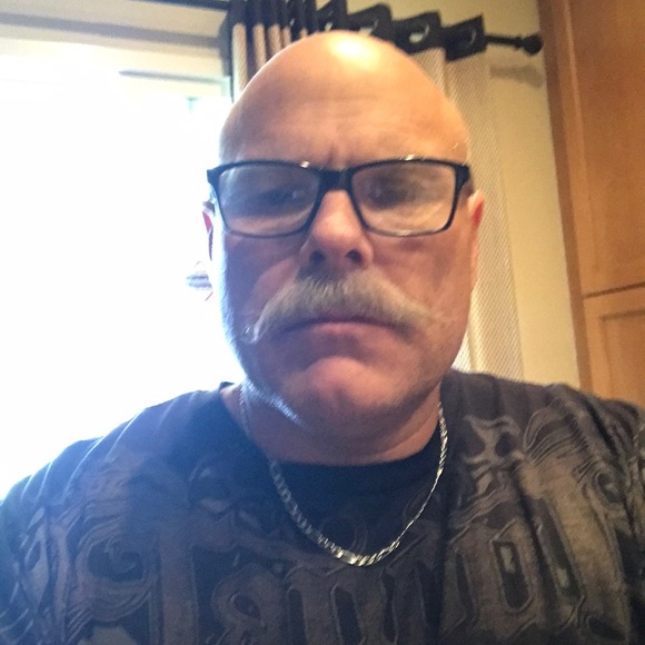 Profile Picture of Robert Hatcher (@roberthatcher) on Poshmark