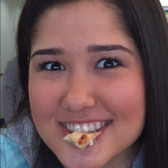 Profile Picture of Kallie Critchett (@critch) on Poshmark