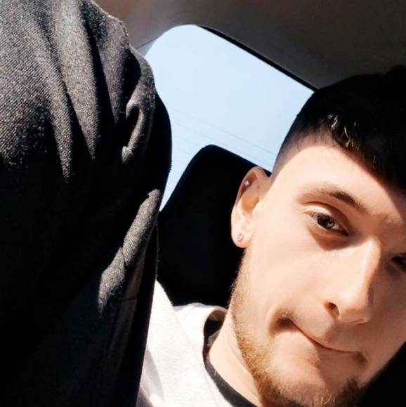 Profile Picture of Justin Wozniak (@justinwozz17) on Poshmark