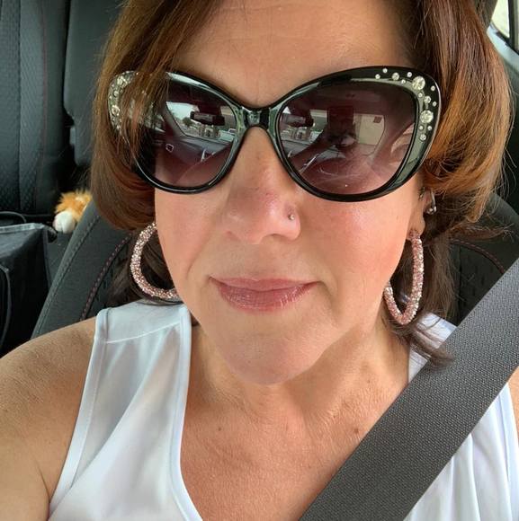 Profile Picture of Virginia Roach (@gingerln) on Poshmark