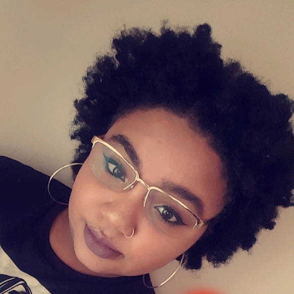 Profile Picture of Ashlyn Perry (@ashlynbrianna) on Poshmark